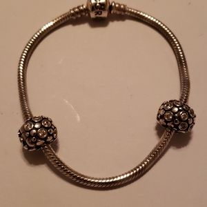 Pandora clip. ( Not sold as a set, 1 only)
